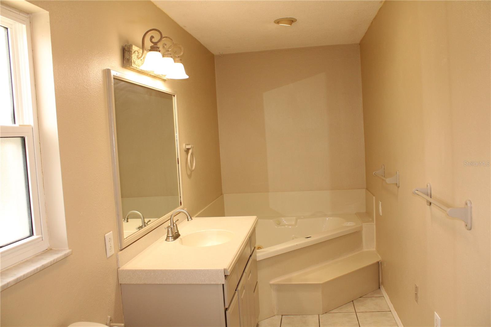 4215 18TH AVENUE DR W, BRADENTON, FL, 34205
