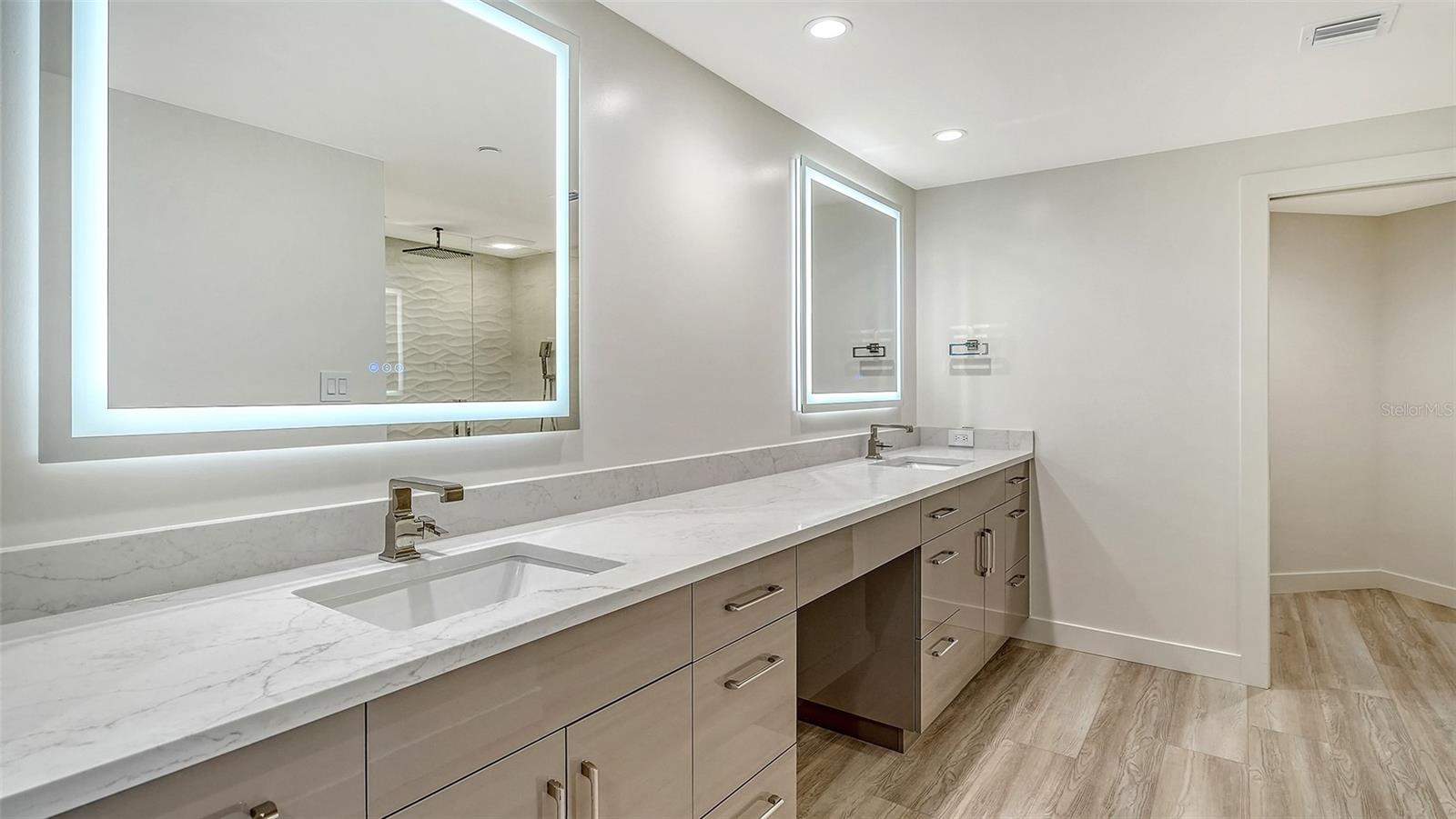 1211 GULF OF MEXICO DR #701, LONGBOAT KEY, FL, 34228