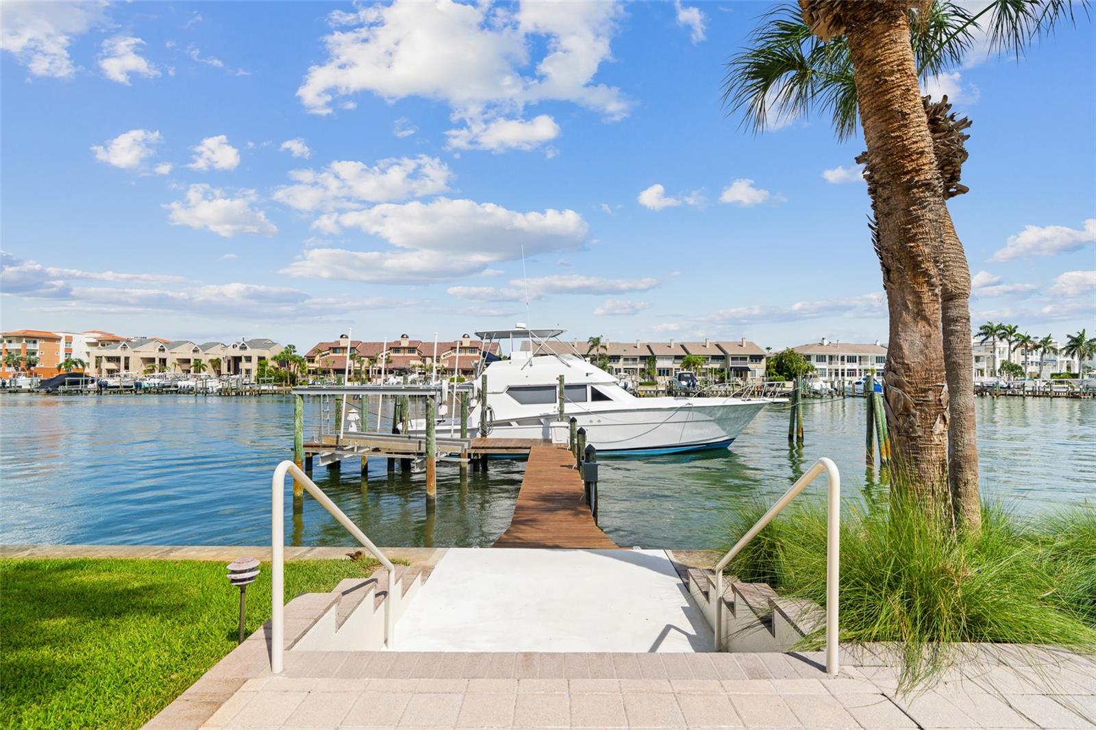 833 PONCE DE LEON DR, TIERRA VERDE, FL, 33715