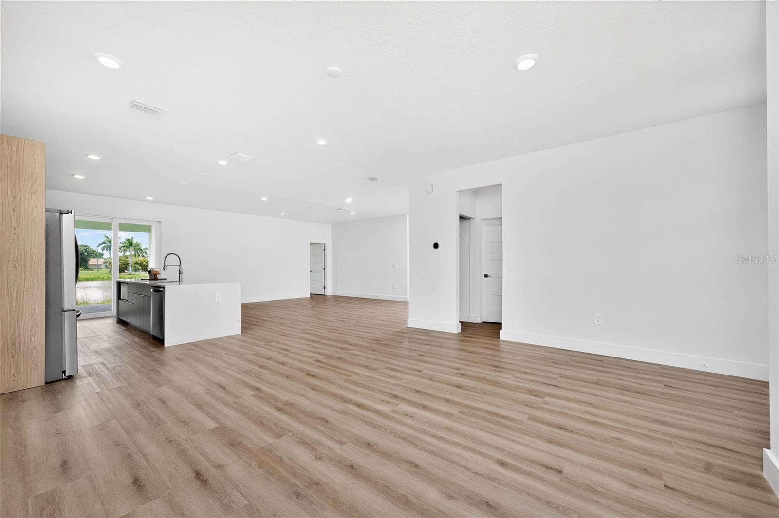 203 REDWOOD RD, ROTONDA WEST, FL, 33947