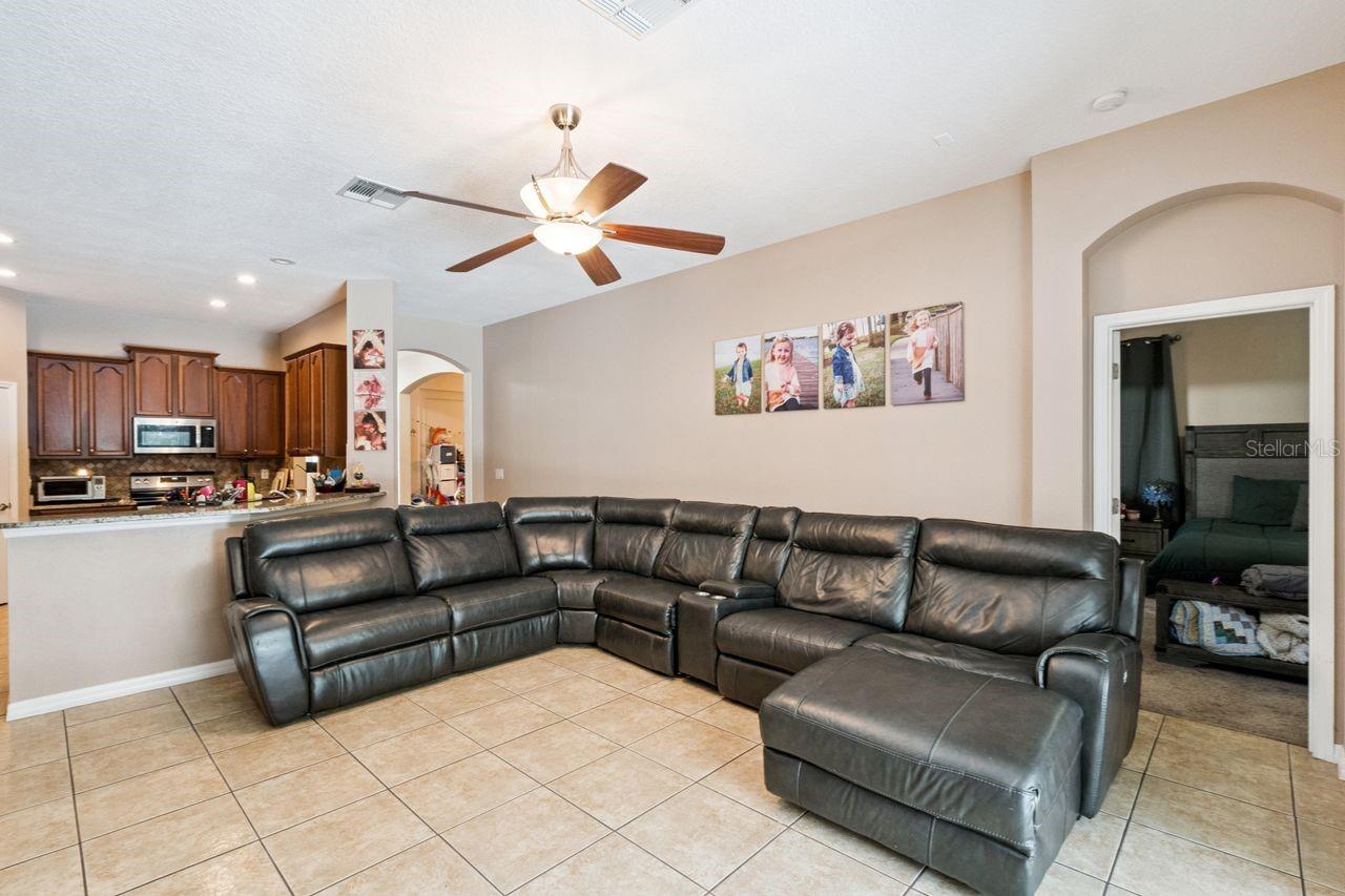 8484 DOVER VIEW LN, ORLANDO, FL, 32829