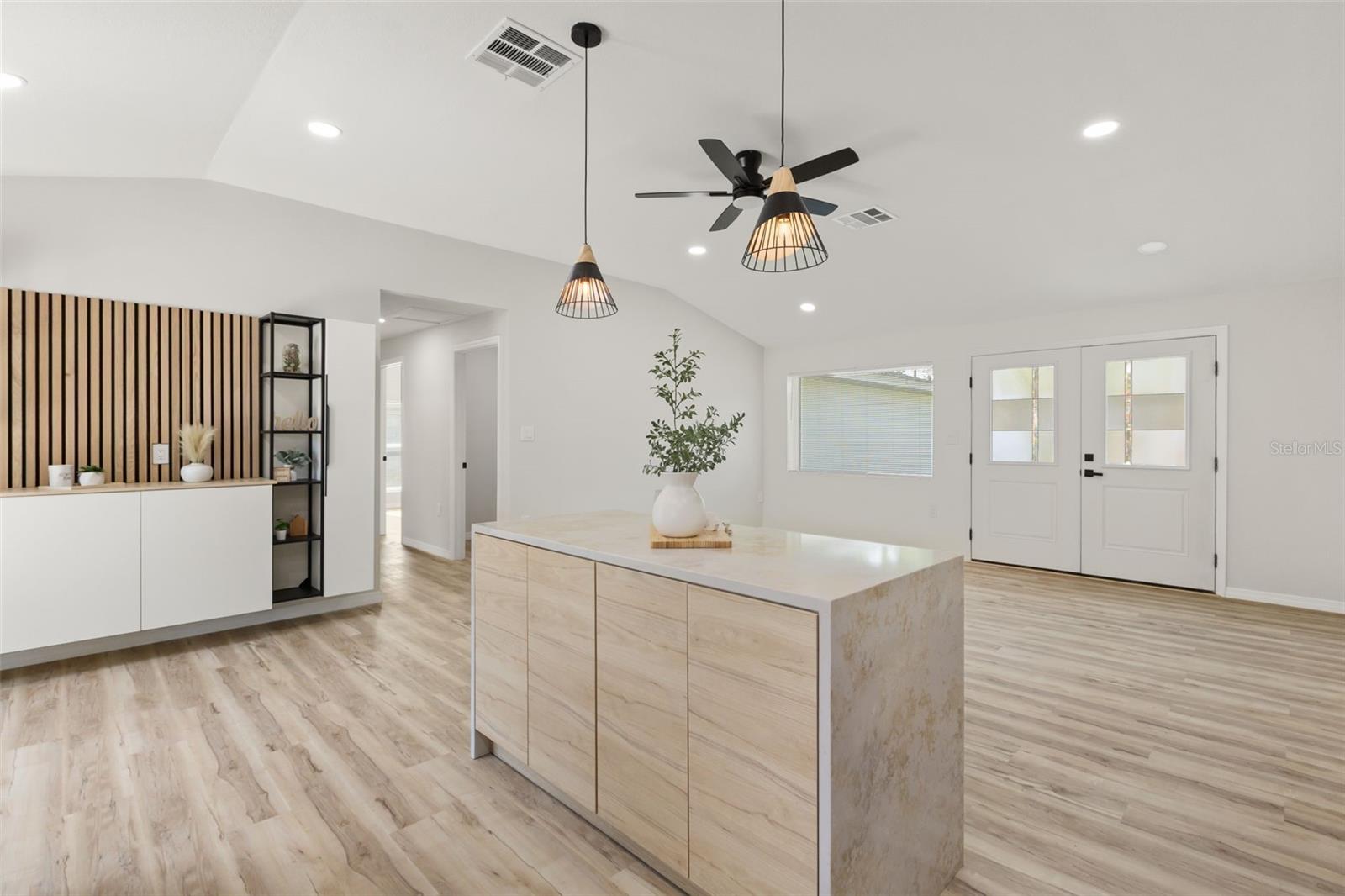 384 MAGNOLIA PL, DEBARY, FL, 32713