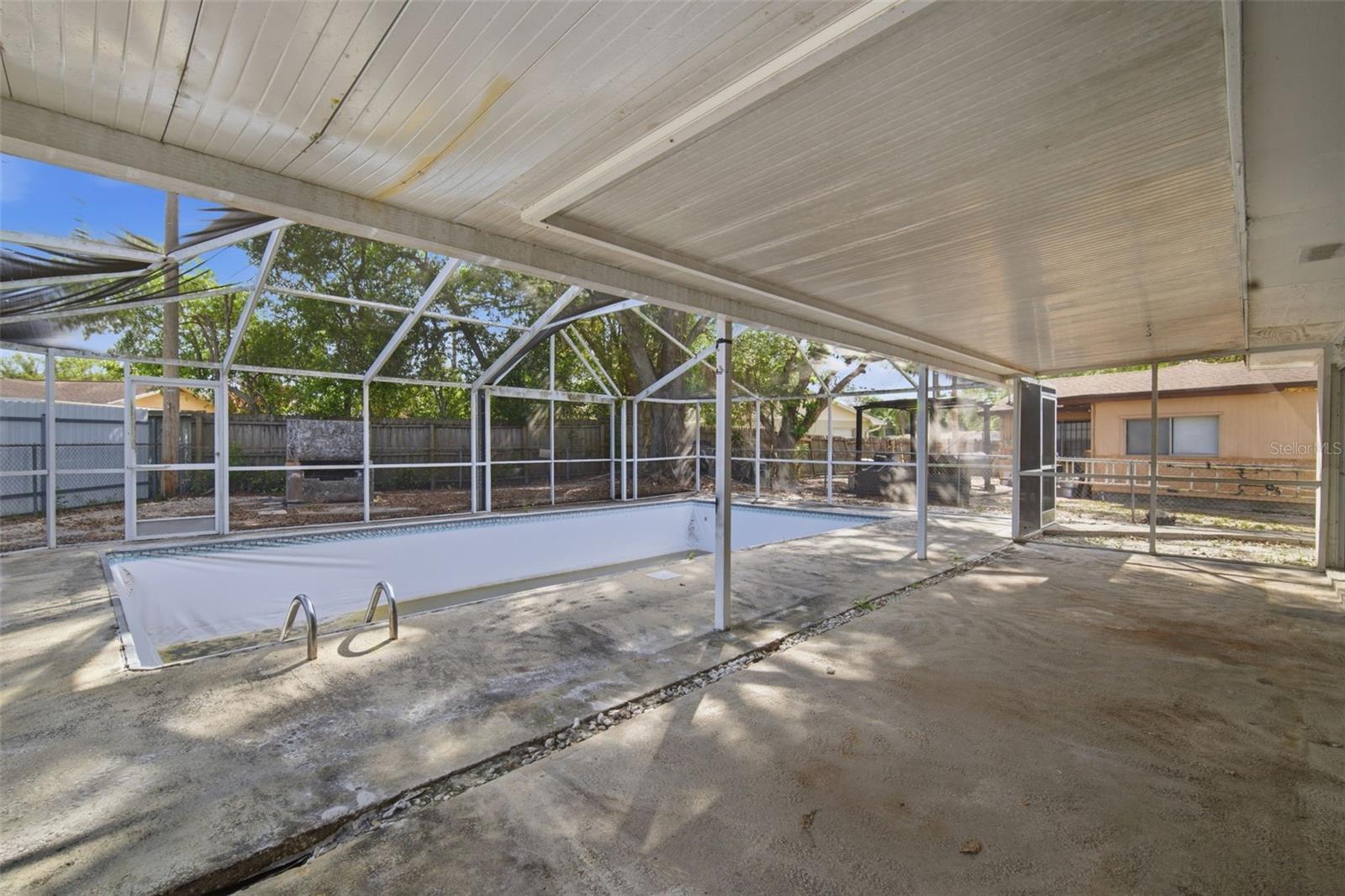 4449 TARPON DR, TAMPA, FL, 33617