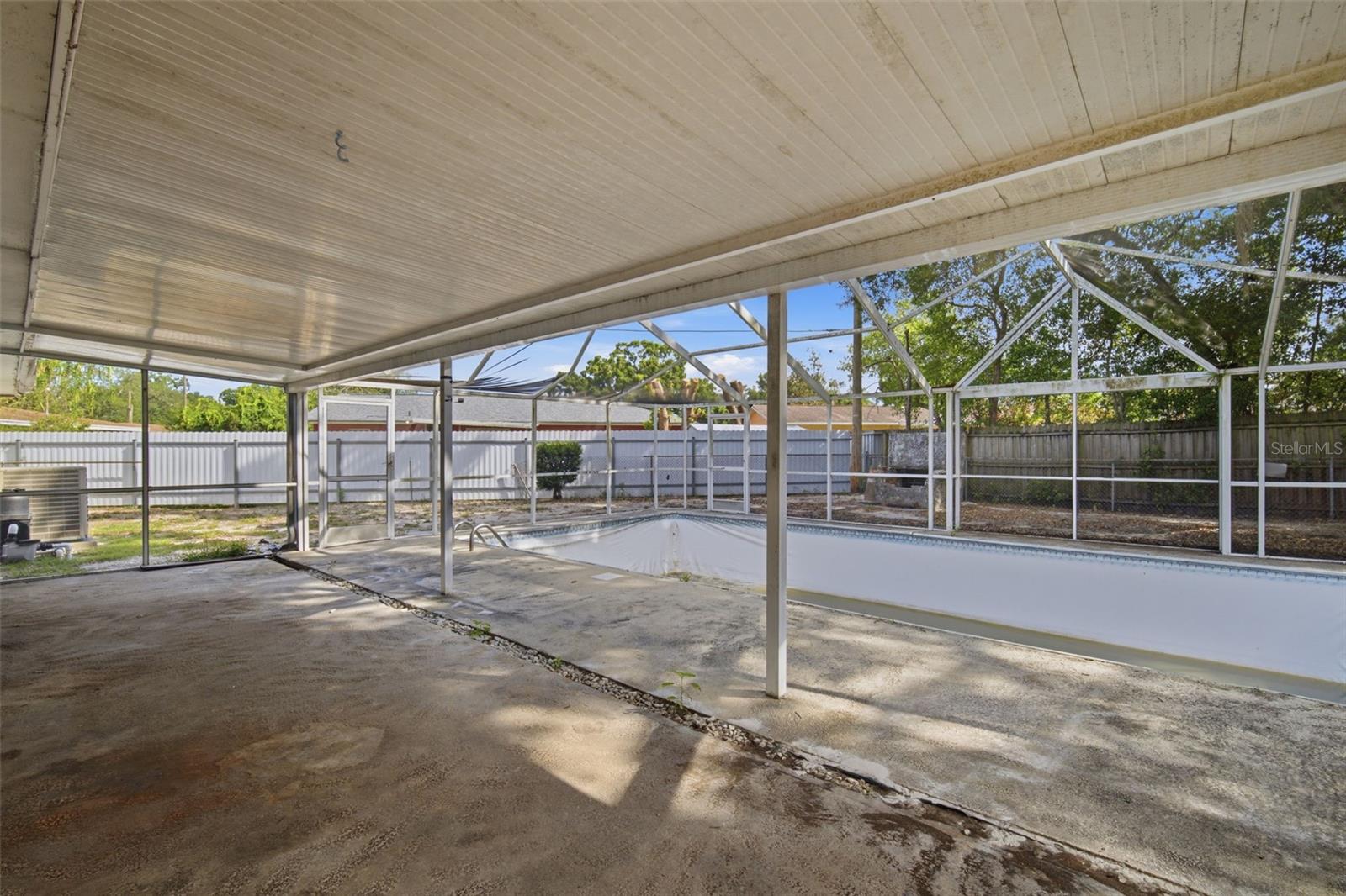 4449 TARPON DR, TAMPA, FL, 33617
