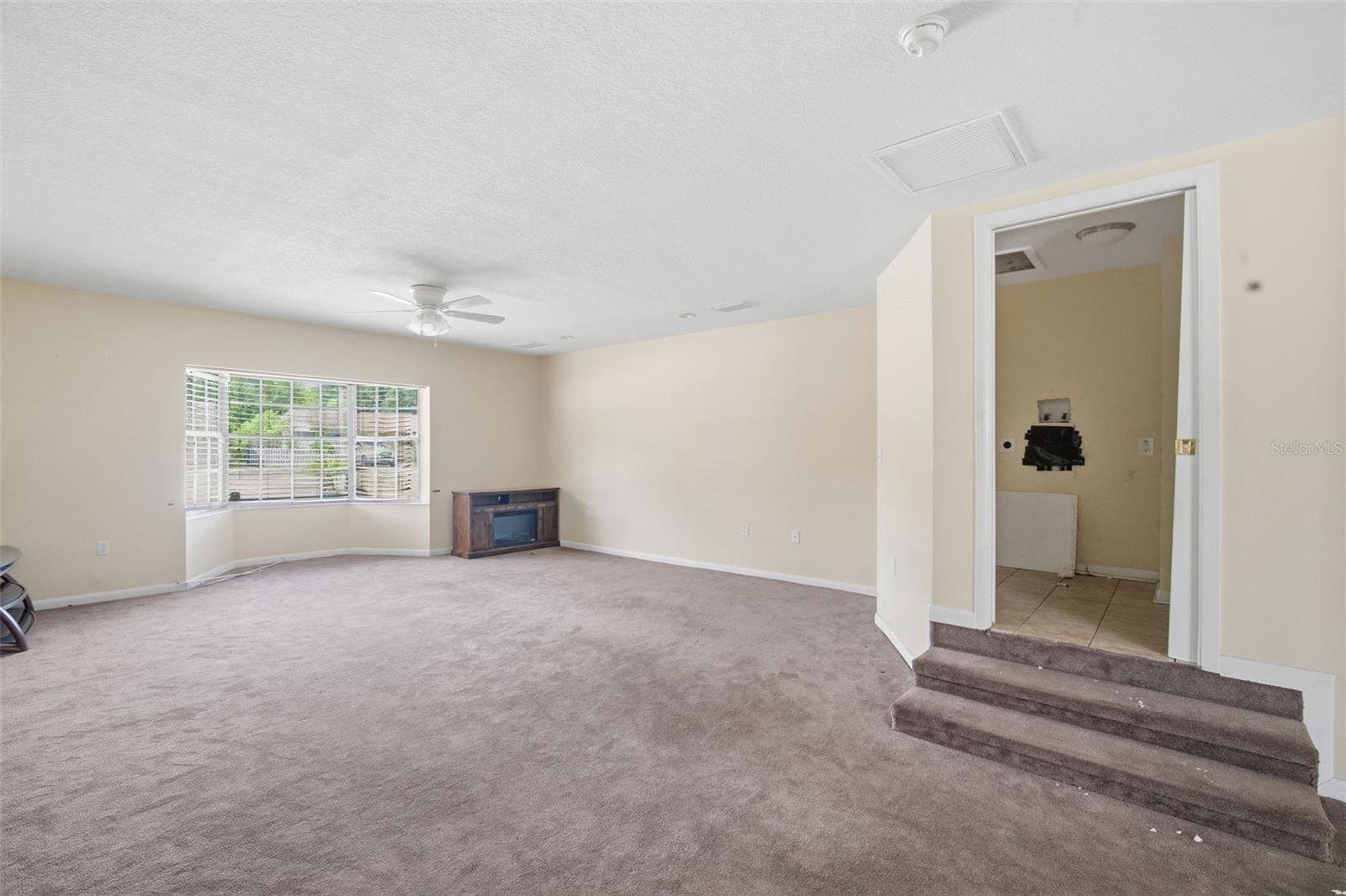 4449 TARPON DR, TAMPA, FL, 33617