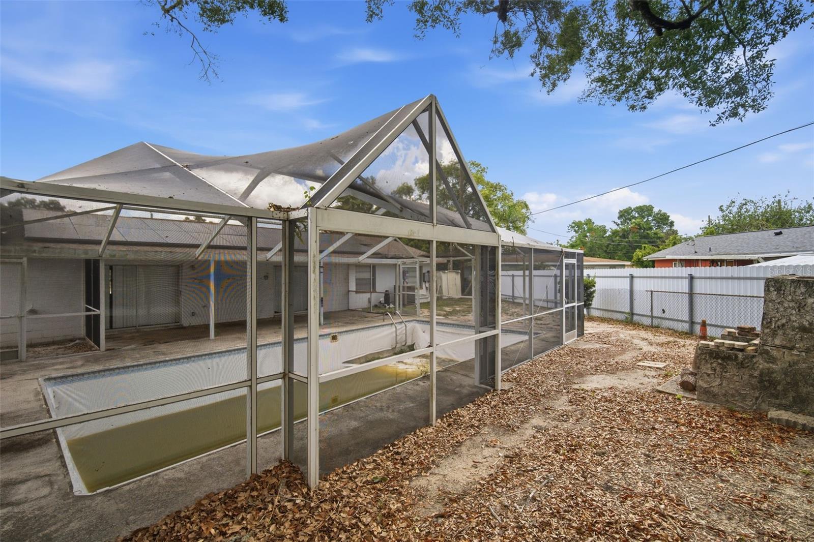 4449 TARPON DR, TAMPA, FL, 33617