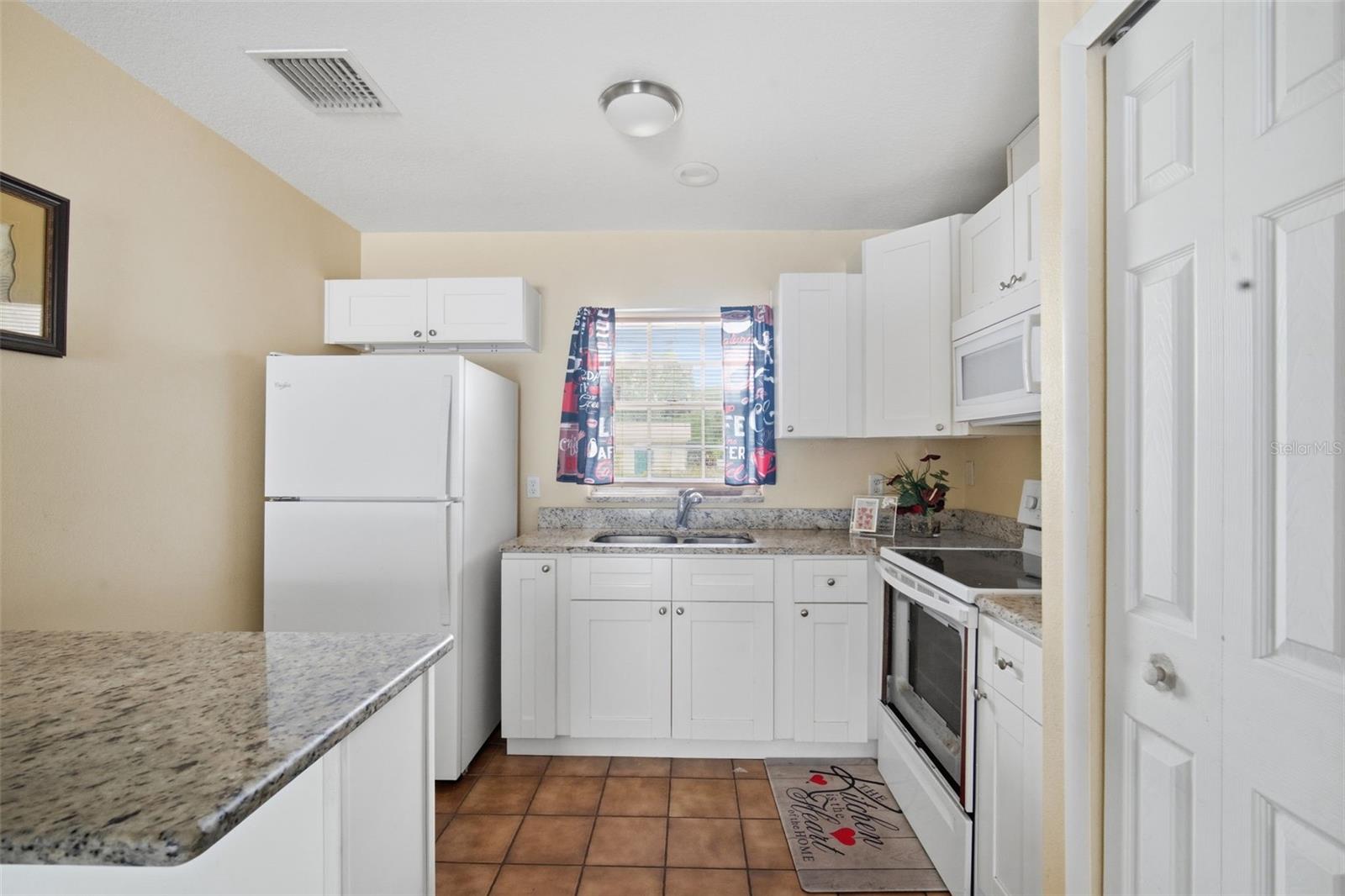 4449 TARPON DR, TAMPA, FL, 33617