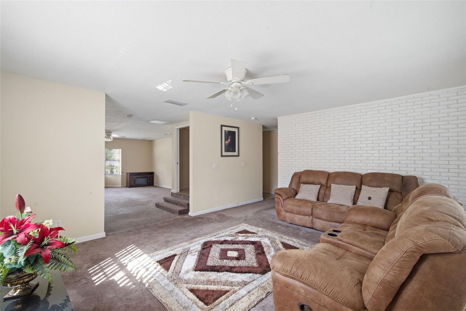 4449 TARPON DR, TAMPA, FL, 33617
