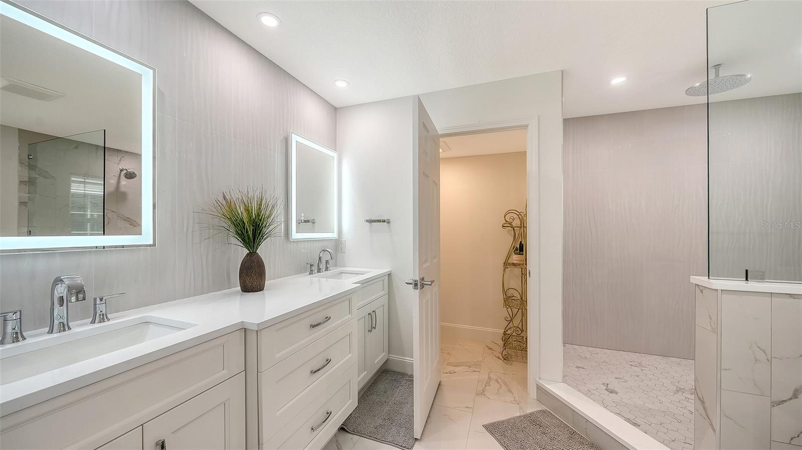 3460 WINDING OAKS DR #38, LONGBOAT KEY, FL, 34228