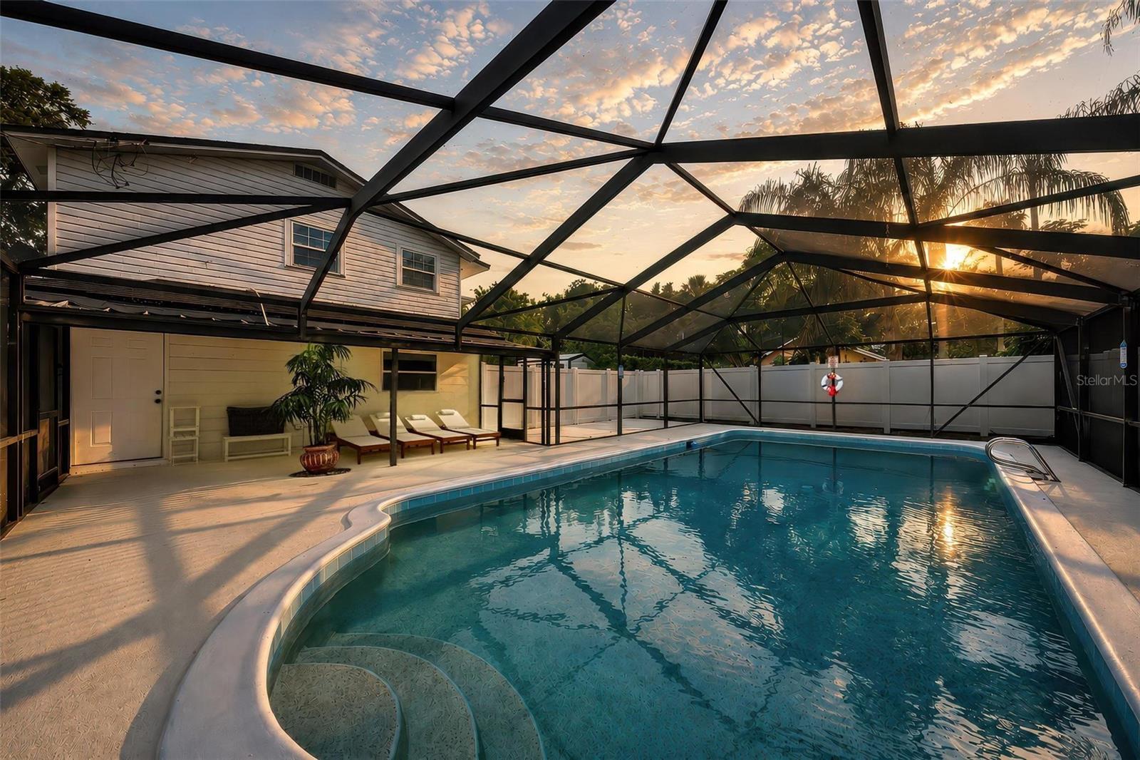 1099 GROVE AVE, MOUNT DORA, FL, 32757