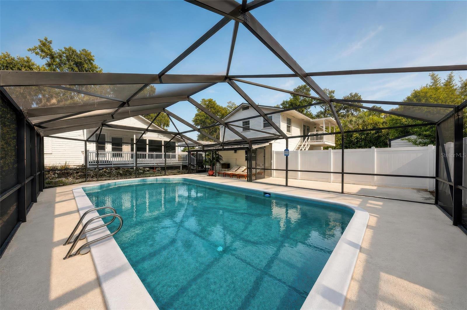 1099 GROVE AVE, MOUNT DORA, FL, 32757