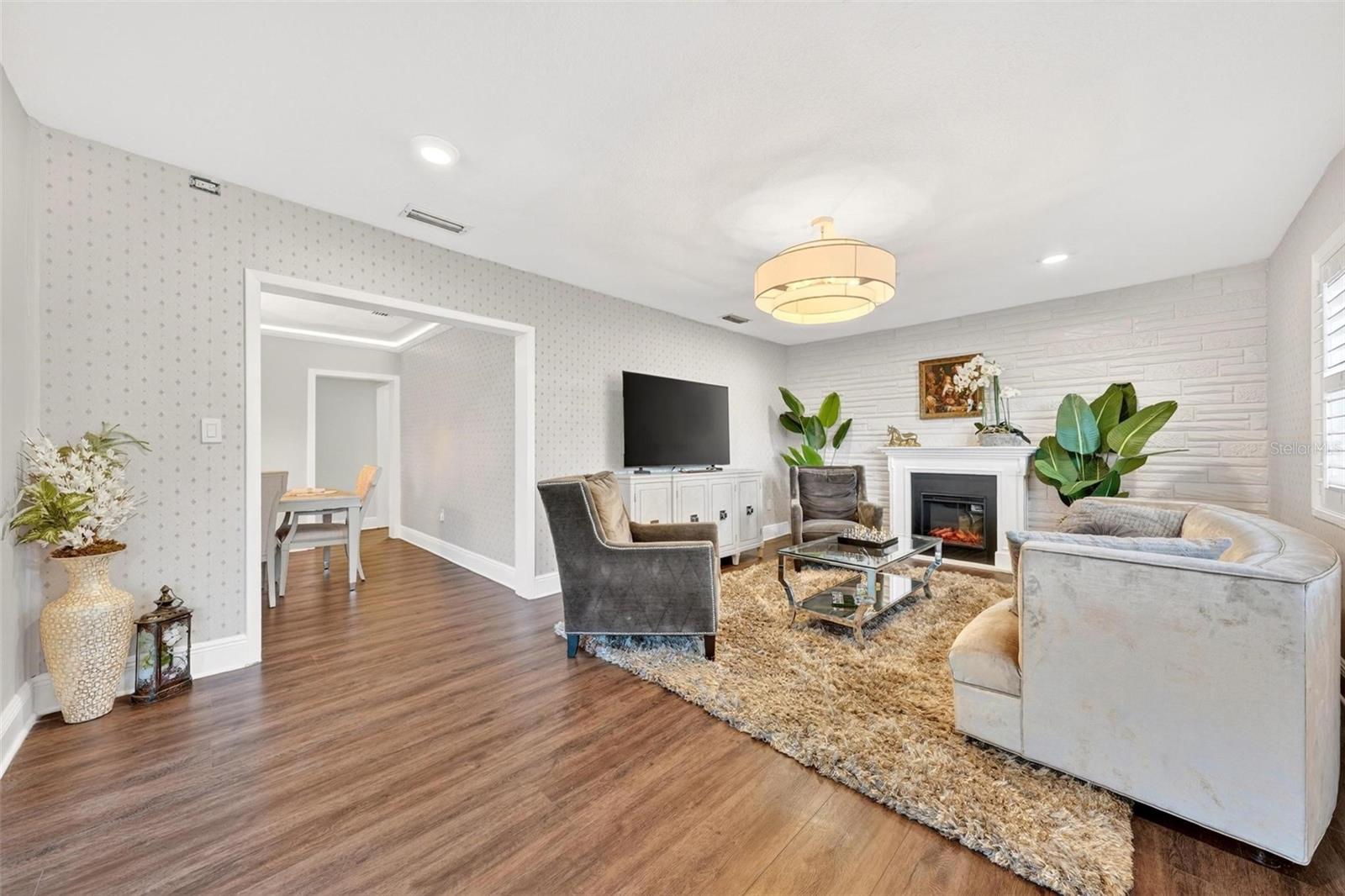 1099 GROVE AVE, MOUNT DORA, FL, 32757