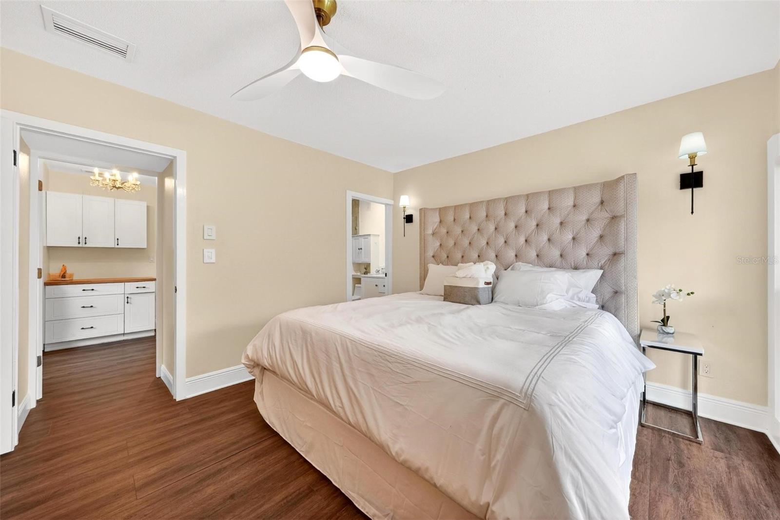 1099 GROVE AVE, MOUNT DORA, FL, 32757