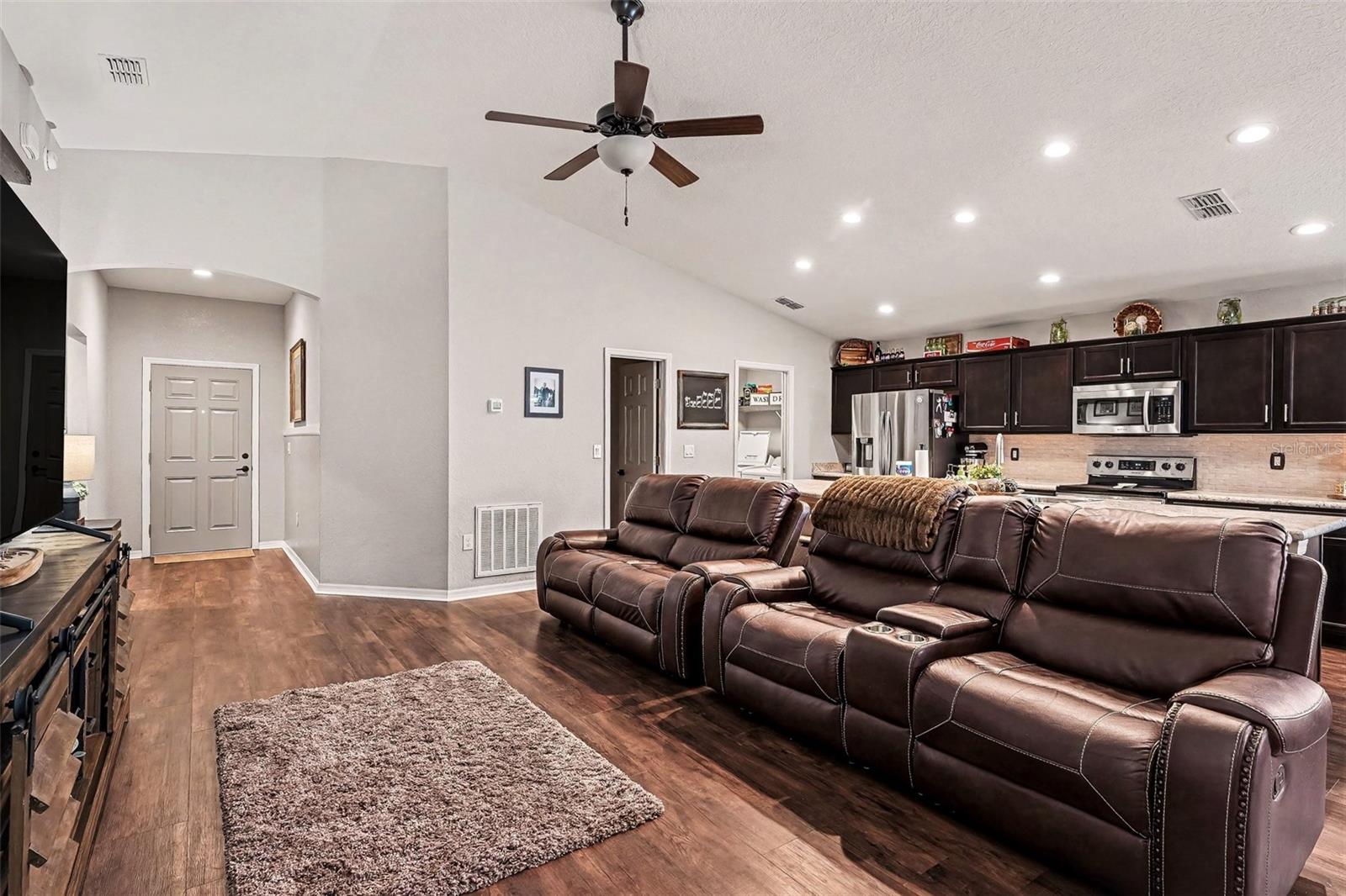 647 LORIENT DR, EAGLE LAKE, FL, 33839