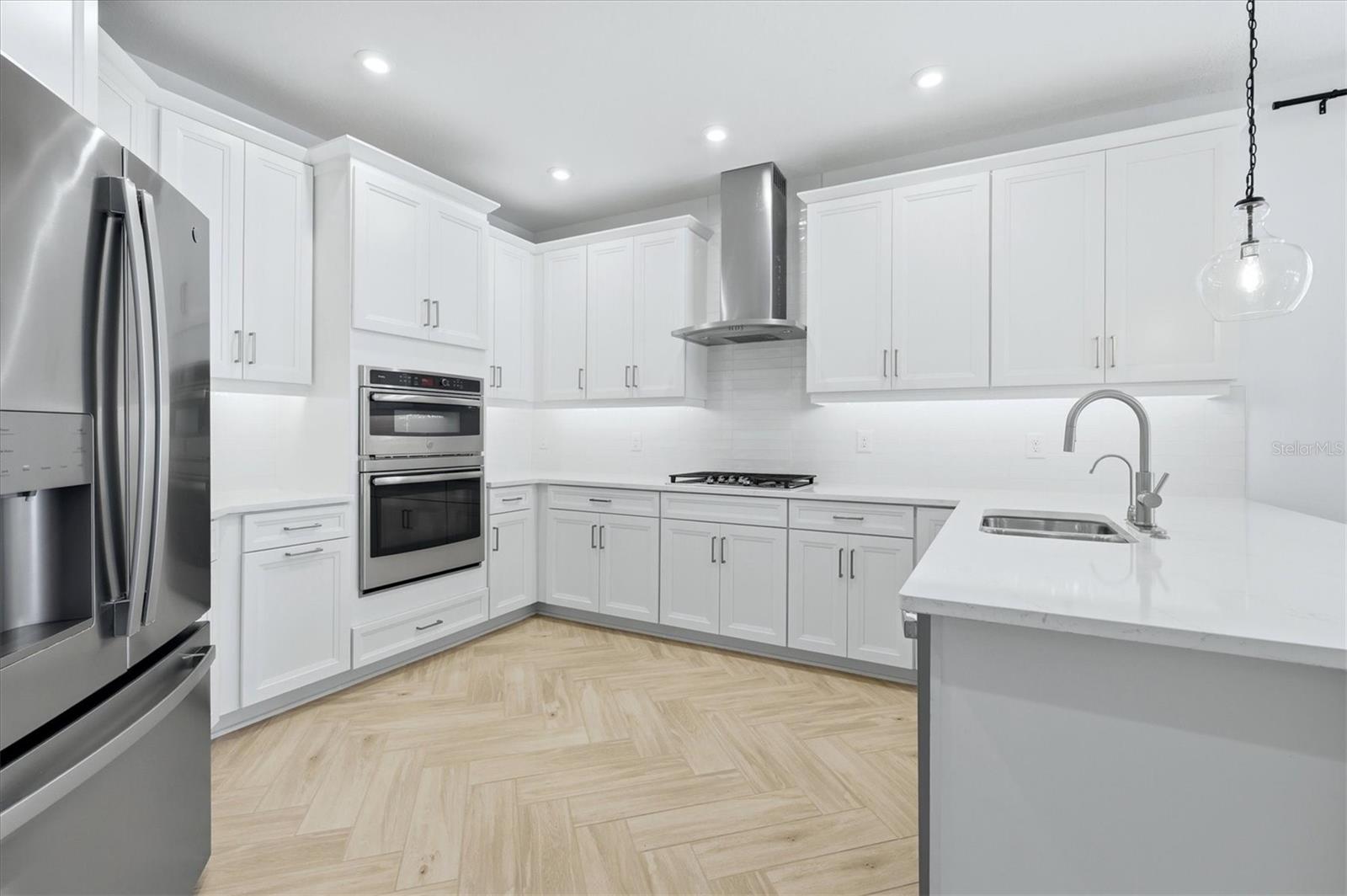 8212 SHOOTING STAR RD, SARASOTA, FL, 34241