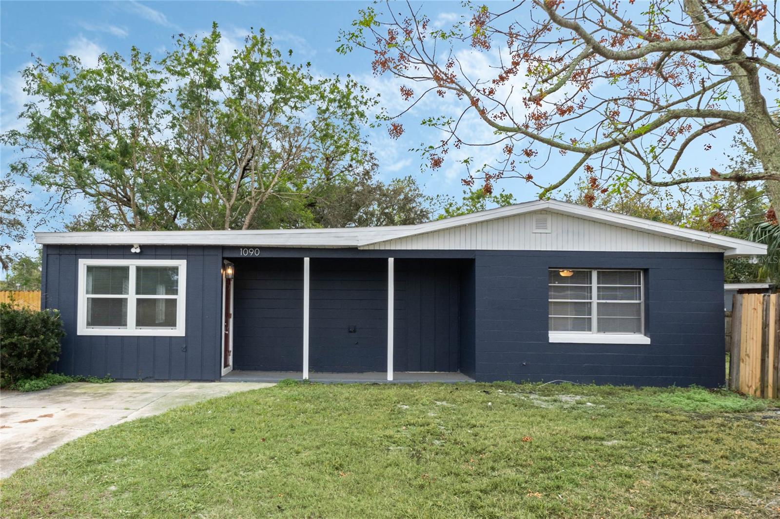 1090 EMERALD DR, MOUNT DORA, FL, 32757