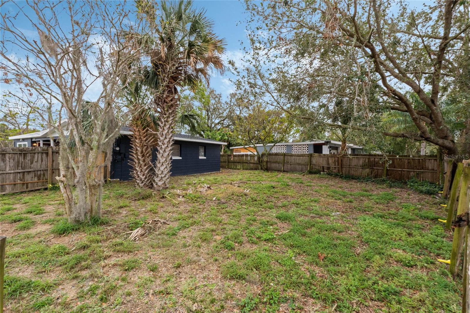 1090 EMERALD DR, MOUNT DORA, FL, 32757