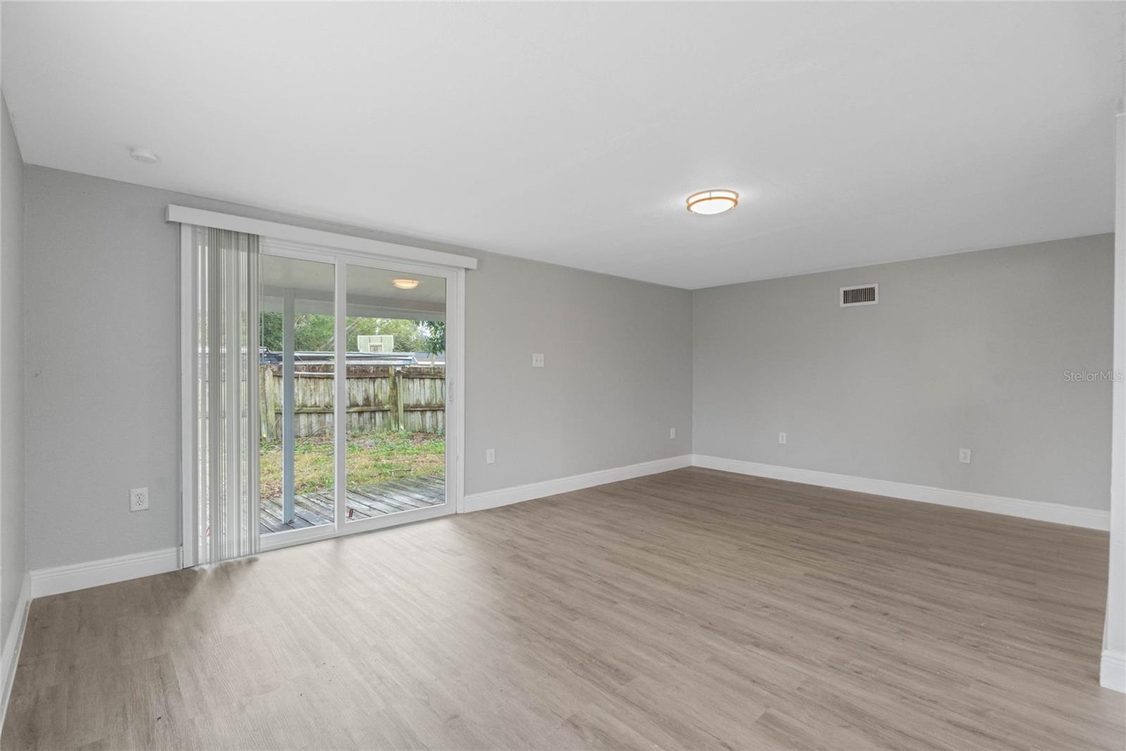 1090 EMERALD DR, MOUNT DORA, FL, 32757