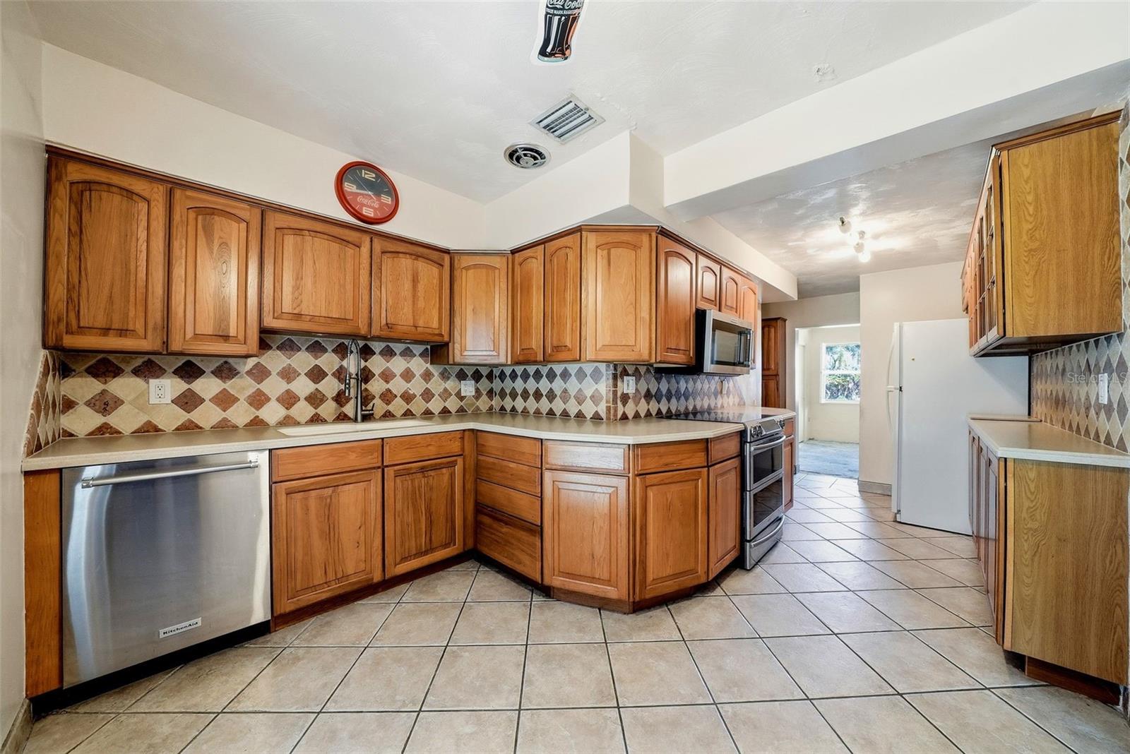 3133 BAY LN, CLEARWATER, FL, 33759