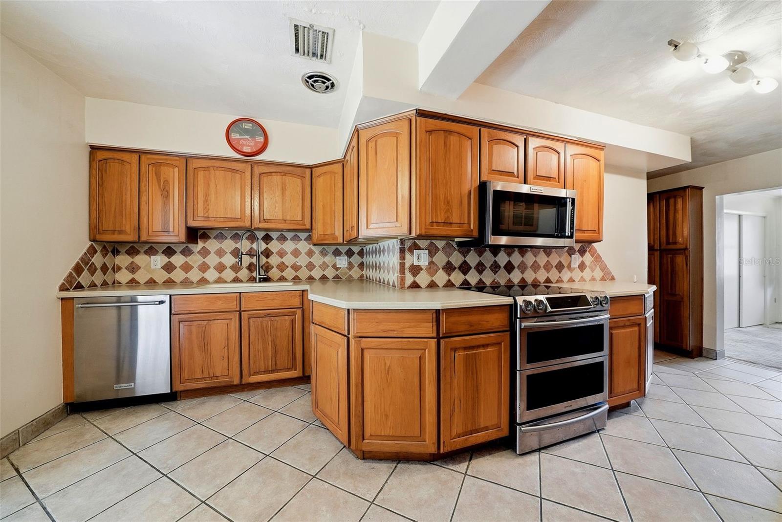 3133 BAY LN, CLEARWATER, FL, 33759