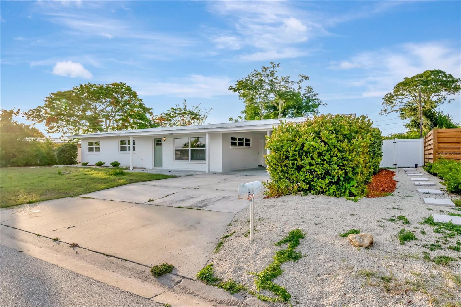 2705 SUNNYSIDE ST, SARASOTA, FL, 34239