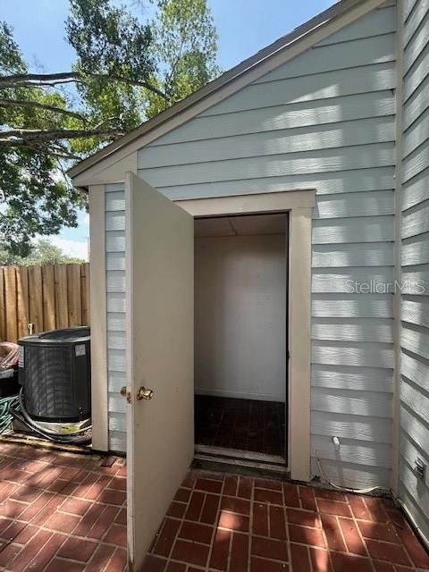 13915 FLETCHERS MILL DR, TAMPA, FL, 33613