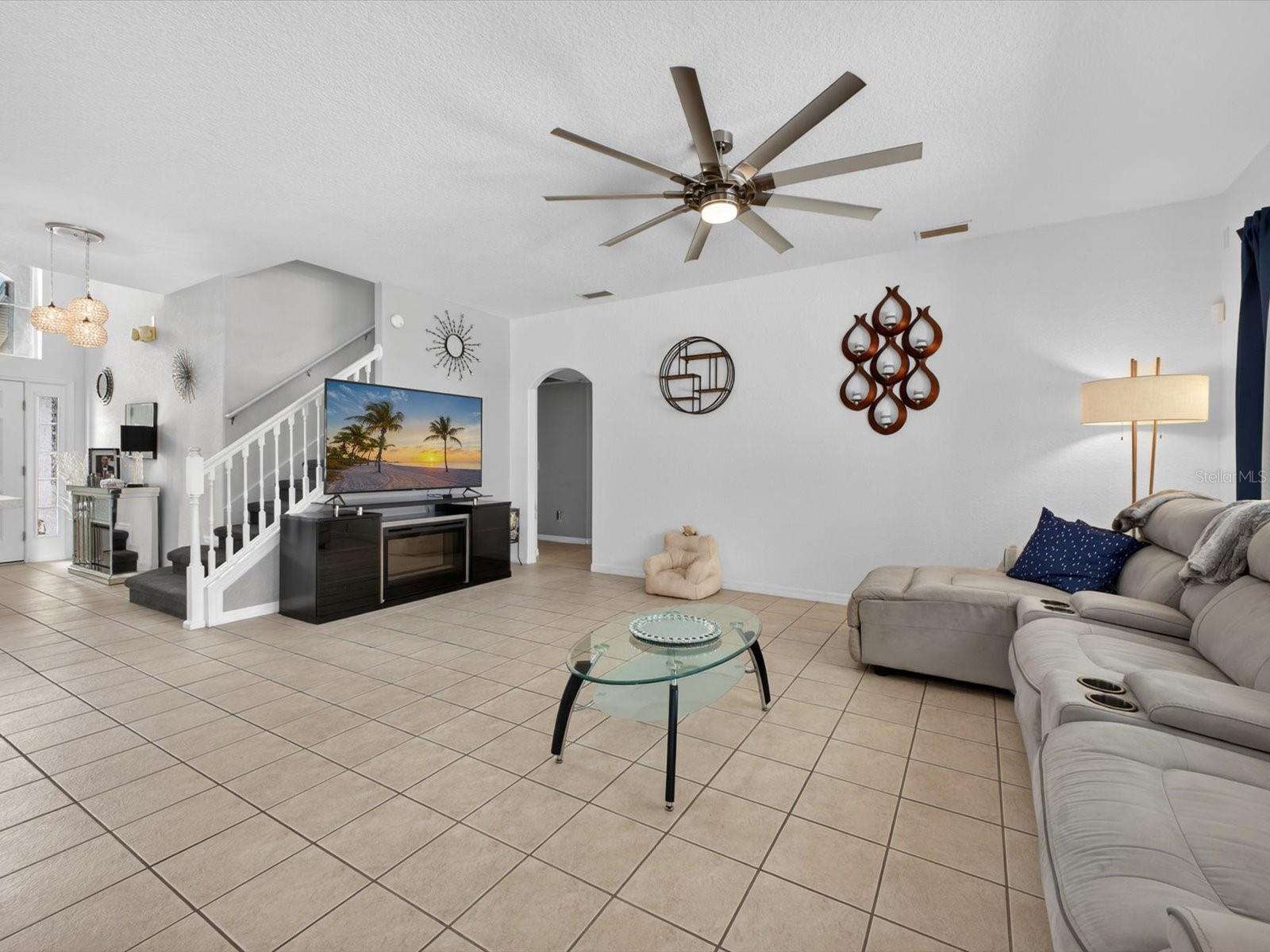 2596 SAND HILL POINT CIR, DAVENPORT, FL, 33837