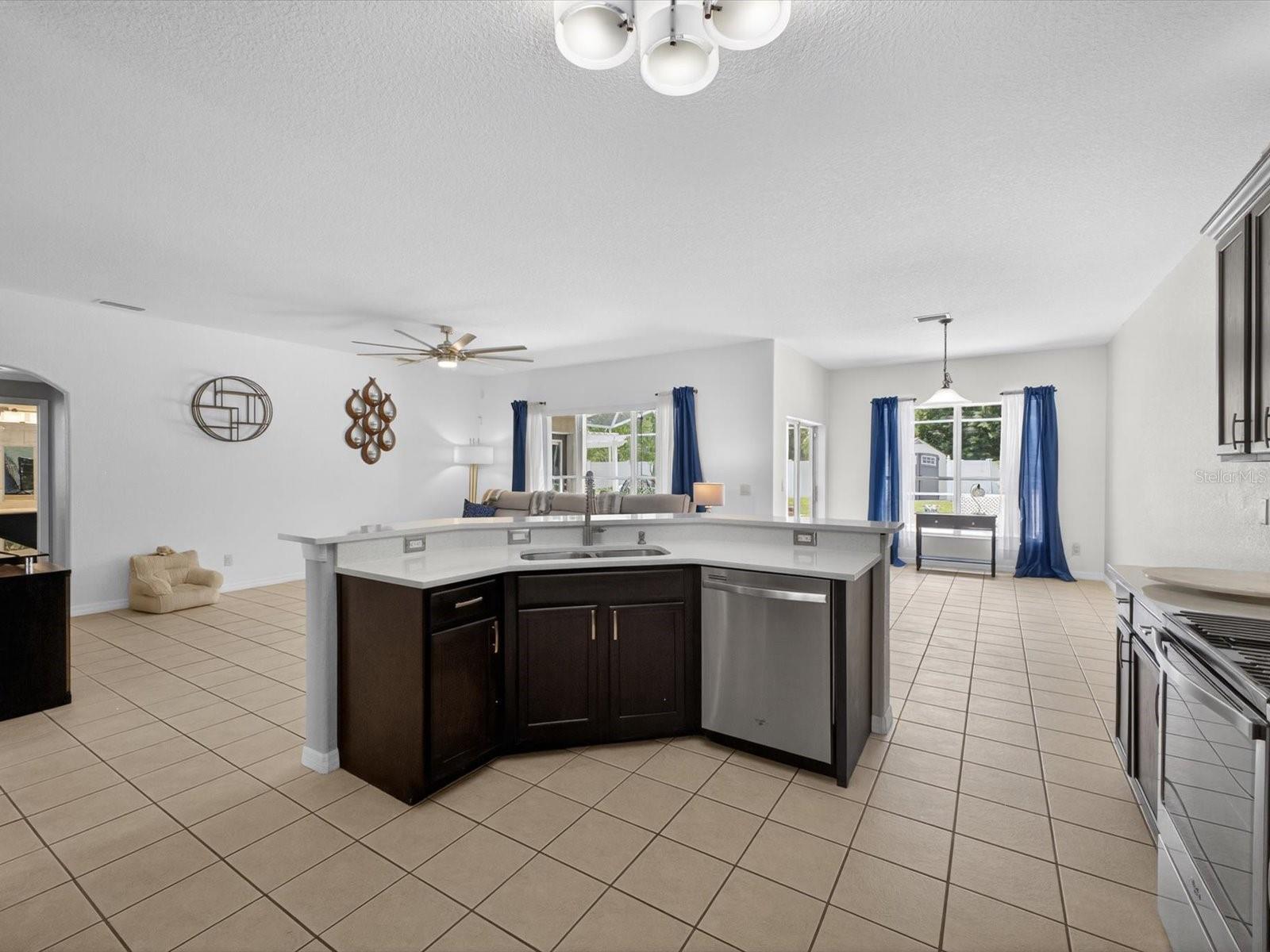 2596 SAND HILL POINT CIR, DAVENPORT, FL, 33837