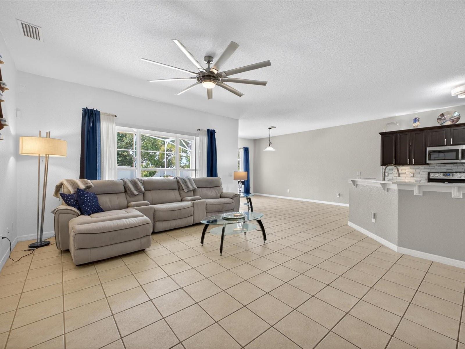 2596 SAND HILL POINT CIR, DAVENPORT, FL, 33837