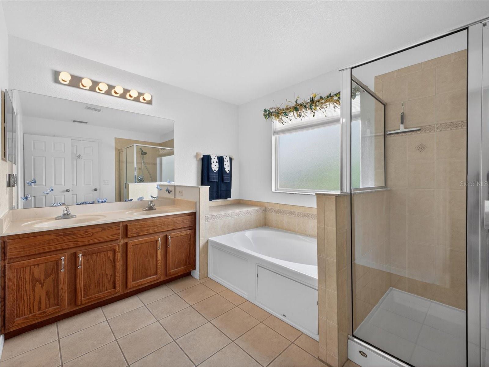 2596 SAND HILL POINT CIR, DAVENPORT, FL, 33837