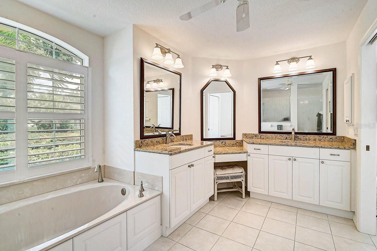 2025 WHITE FEATHER LN, NOKOMIS, FL, 34275