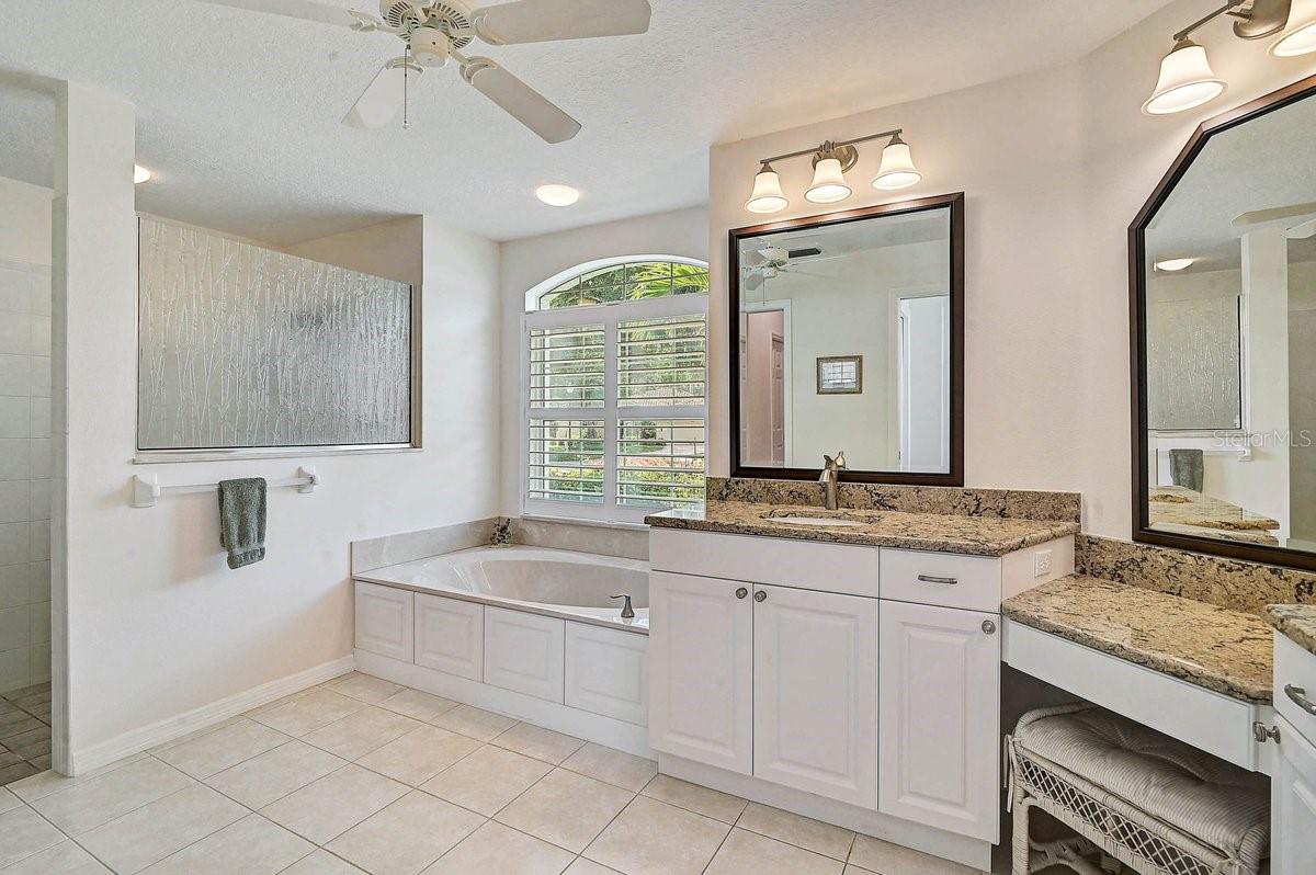 2025 WHITE FEATHER LN, NOKOMIS, FL, 34275