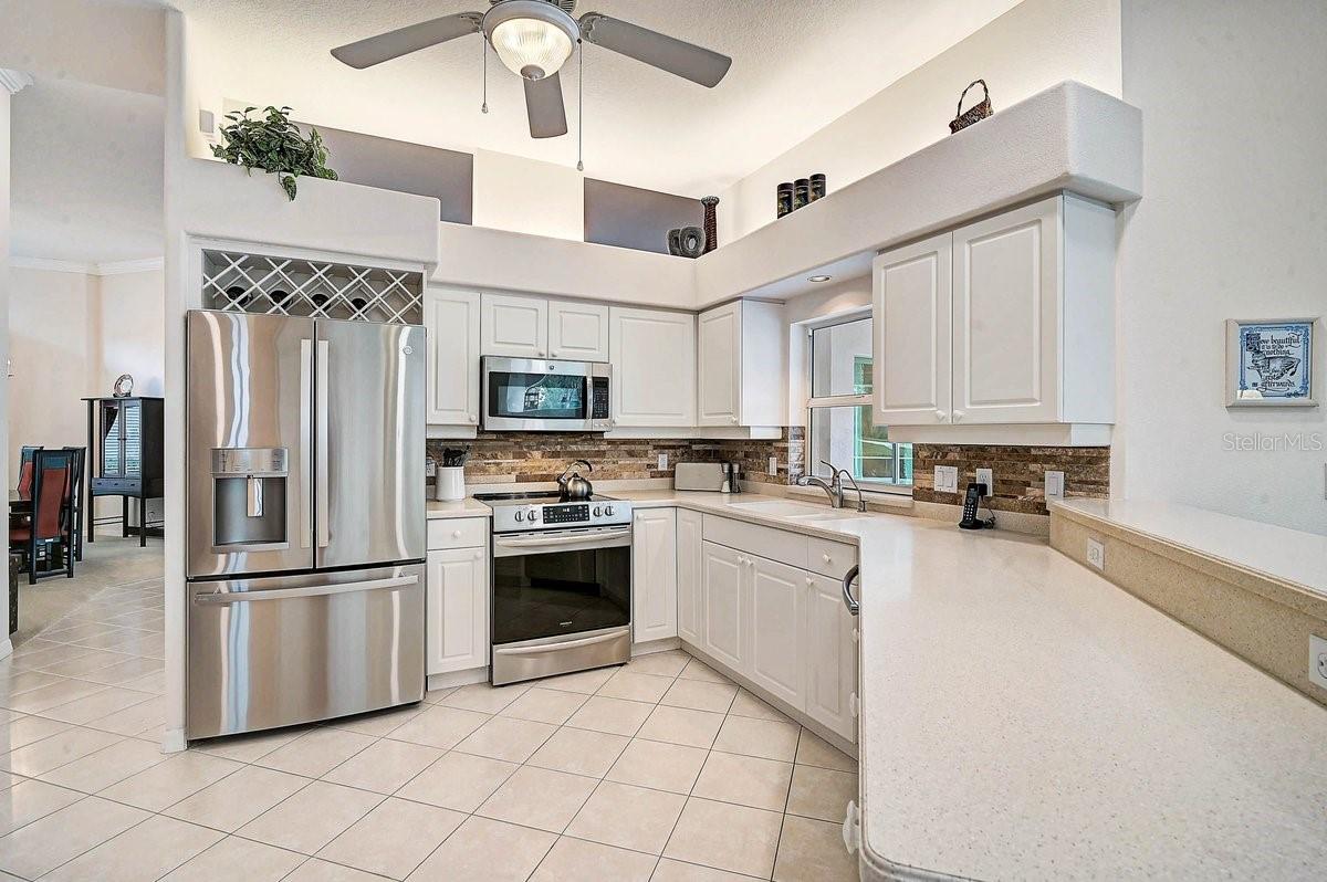 2025 WHITE FEATHER LN, NOKOMIS, FL, 34275