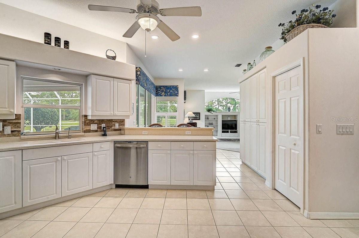 2025 WHITE FEATHER LN, NOKOMIS, FL, 34275