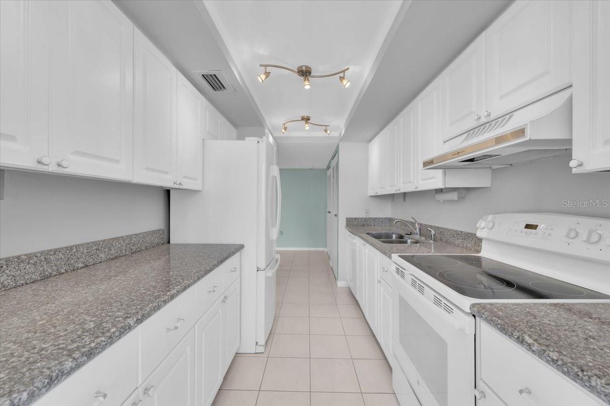 660 ISLAND WAY #301, CLEARWATER BEACH, FL, 33767