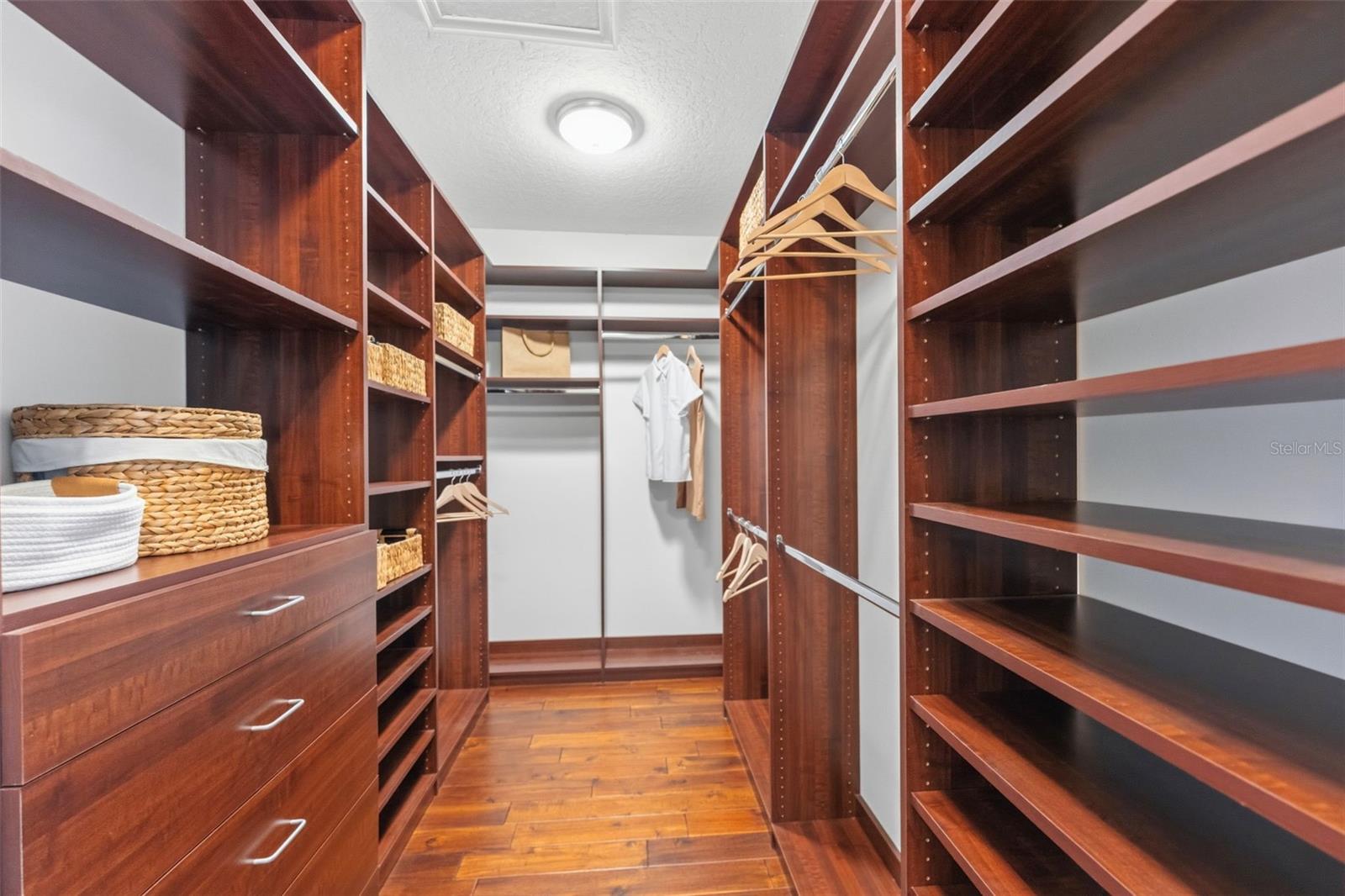 3203 LAKE GREEN CT, TAMPA, FL, 33611