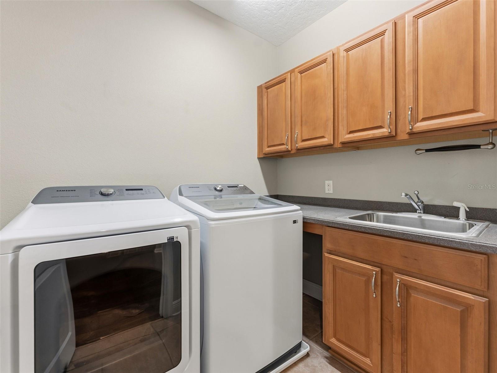 3203 LAKE GREEN CT, TAMPA, FL, 33611