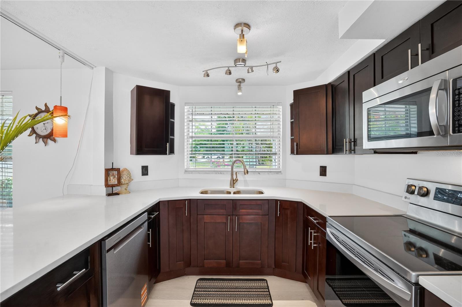 2403 VERMONT AVE E, BRADENTON, FL, 34208