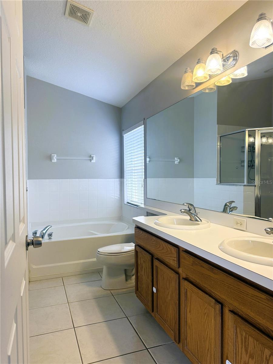 2345 ROANOKE SPRINGS DR, RUSKIN, FL, 33570