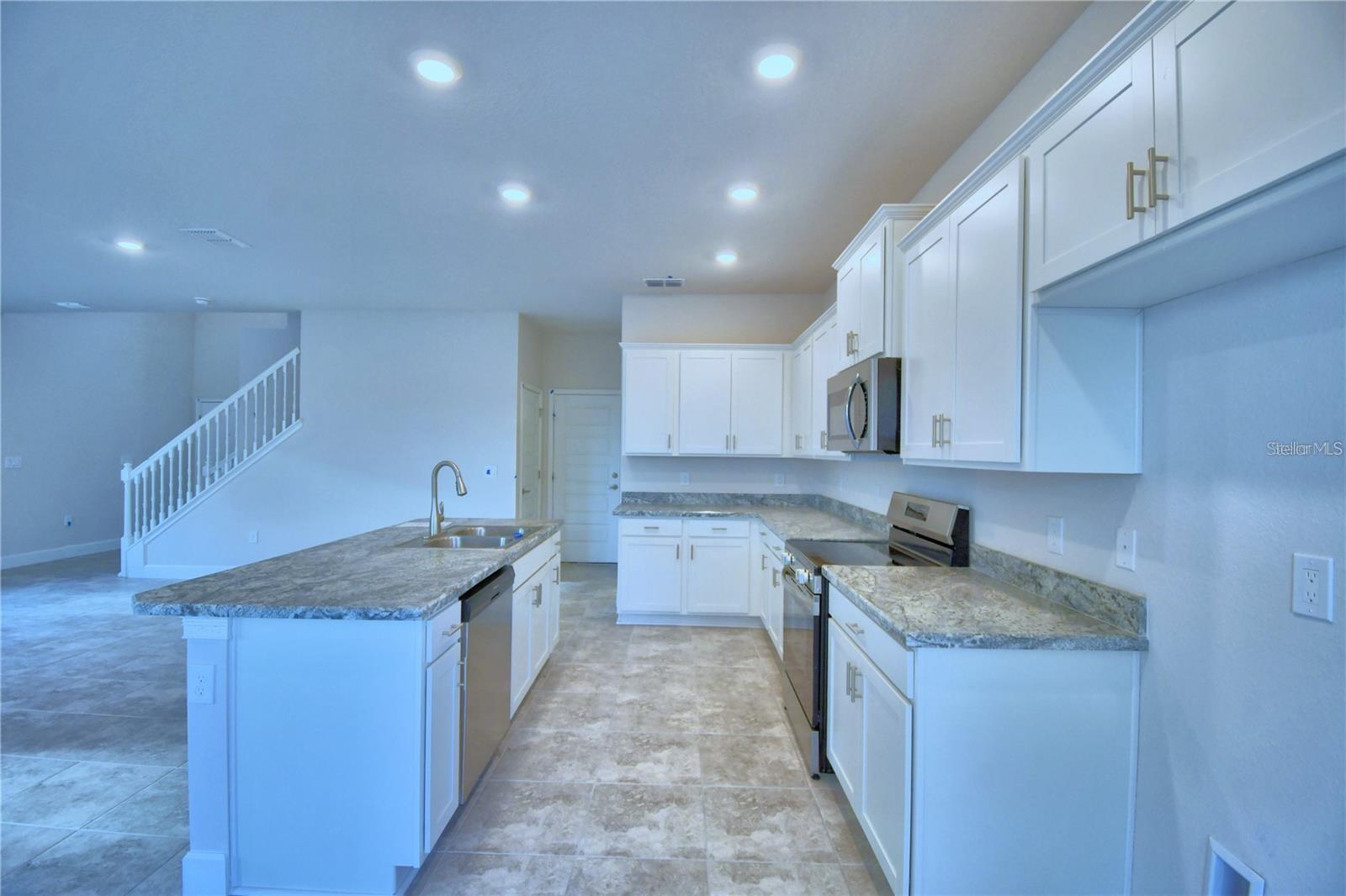 906 SOFIA LN, DAVENPORT, FL, 33837