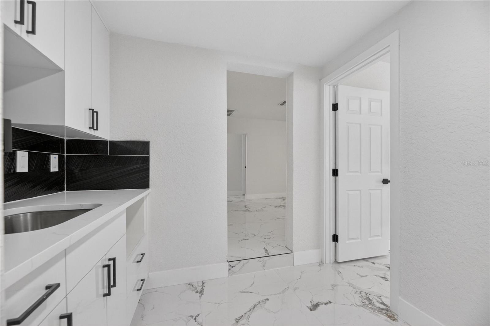 9608 N ASTER AVE, TAMPA, FL, 33612