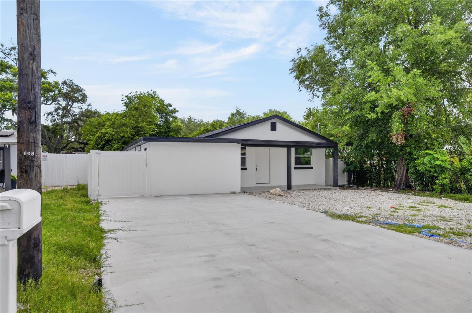 9608 N ASTER AVE, TAMPA, FL, 33612