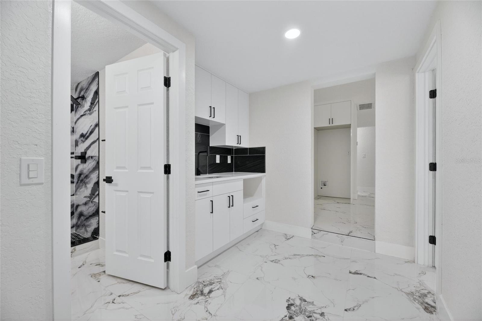 9608 N ASTER AVE, TAMPA, FL, 33612