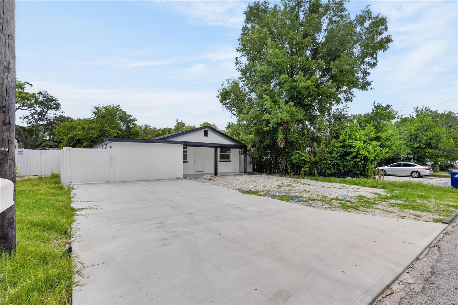 9608 N ASTER AVE, TAMPA, FL, 33612