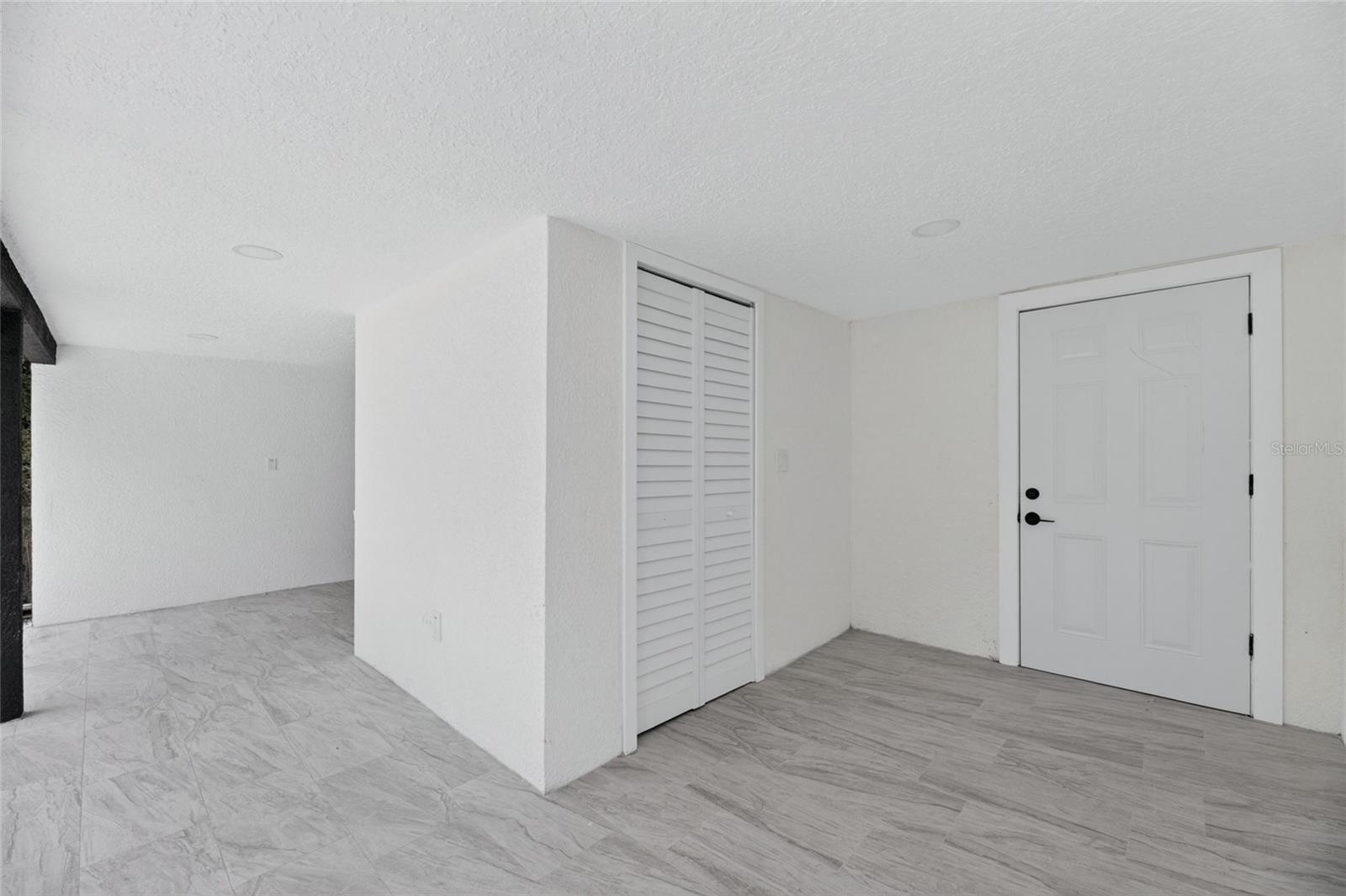 9608 N ASTER AVE, TAMPA, FL, 33612