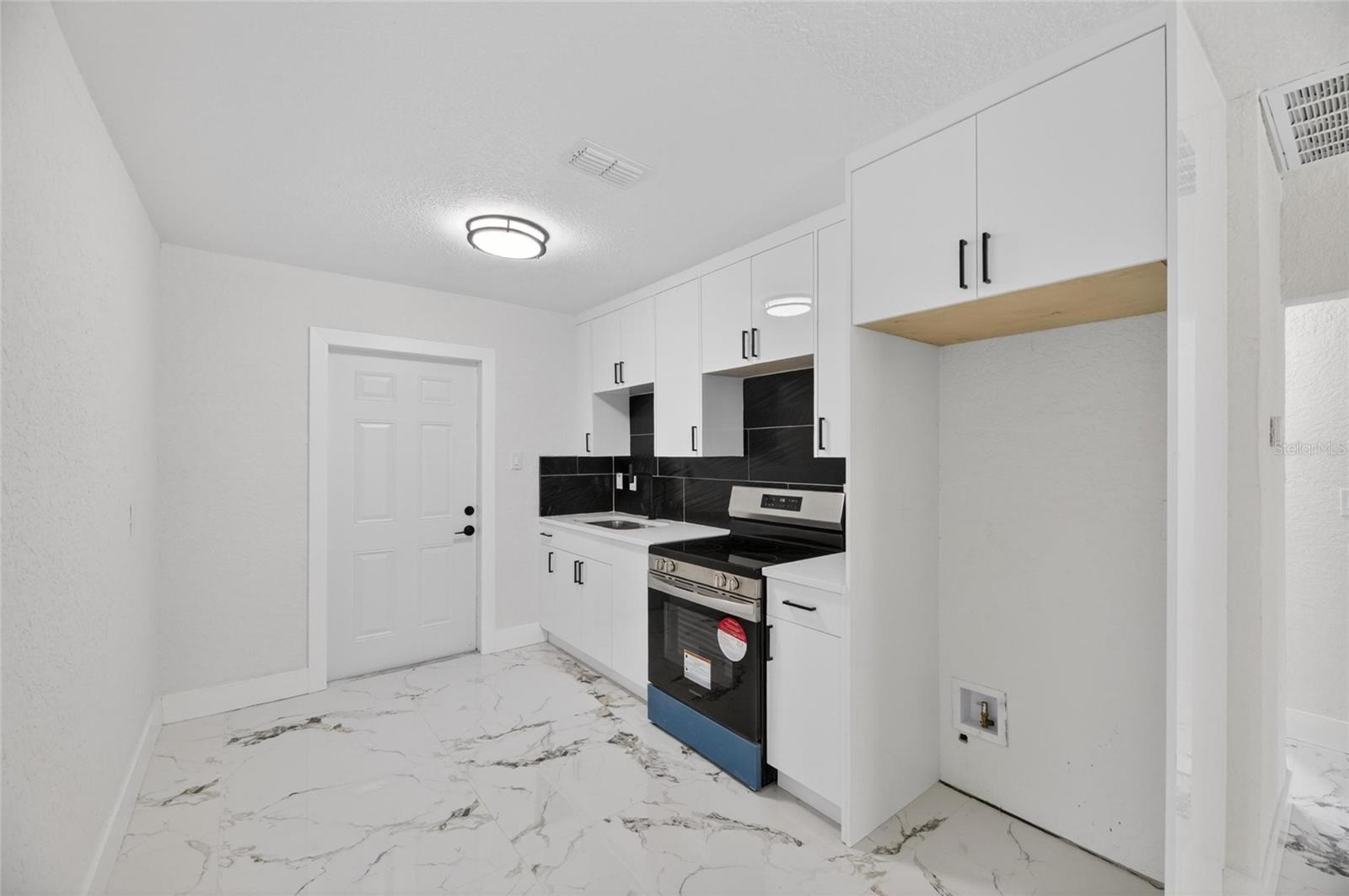 9608 N ASTER AVE, TAMPA, FL, 33612