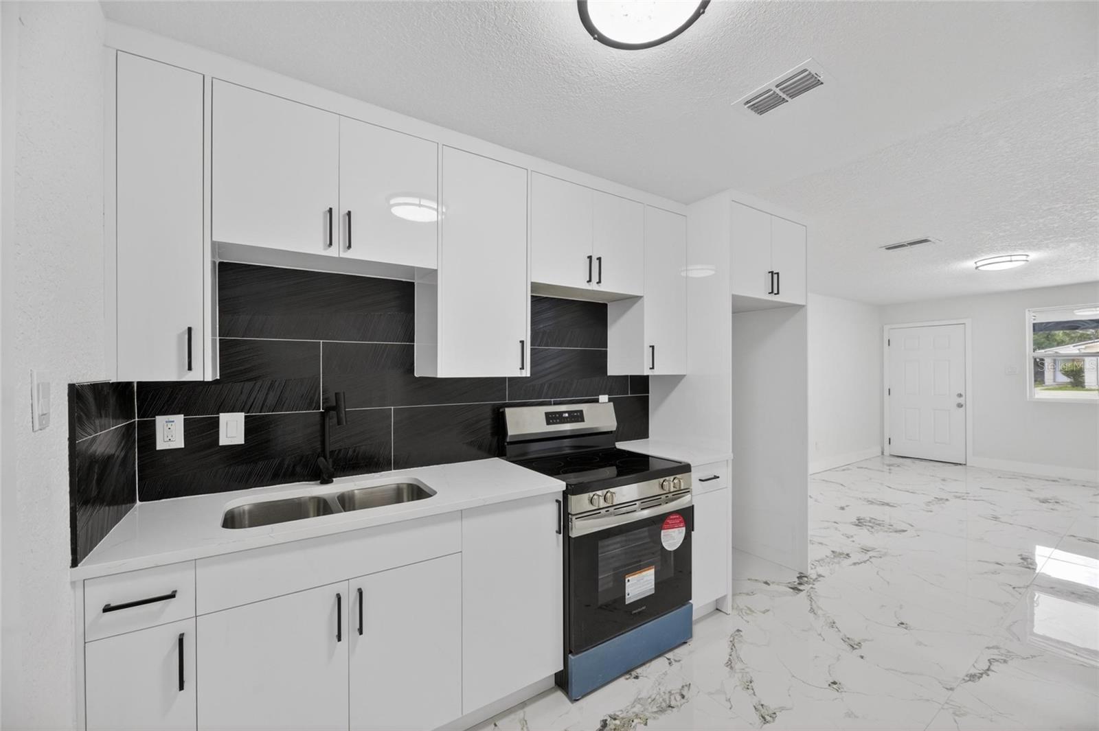 9608 N ASTER AVE, TAMPA, FL, 33612