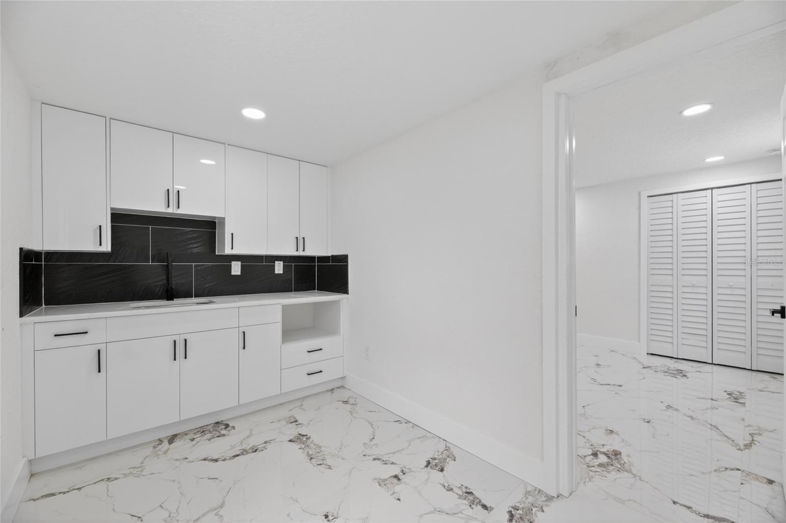 9608 N ASTER AVE, TAMPA, FL, 33612