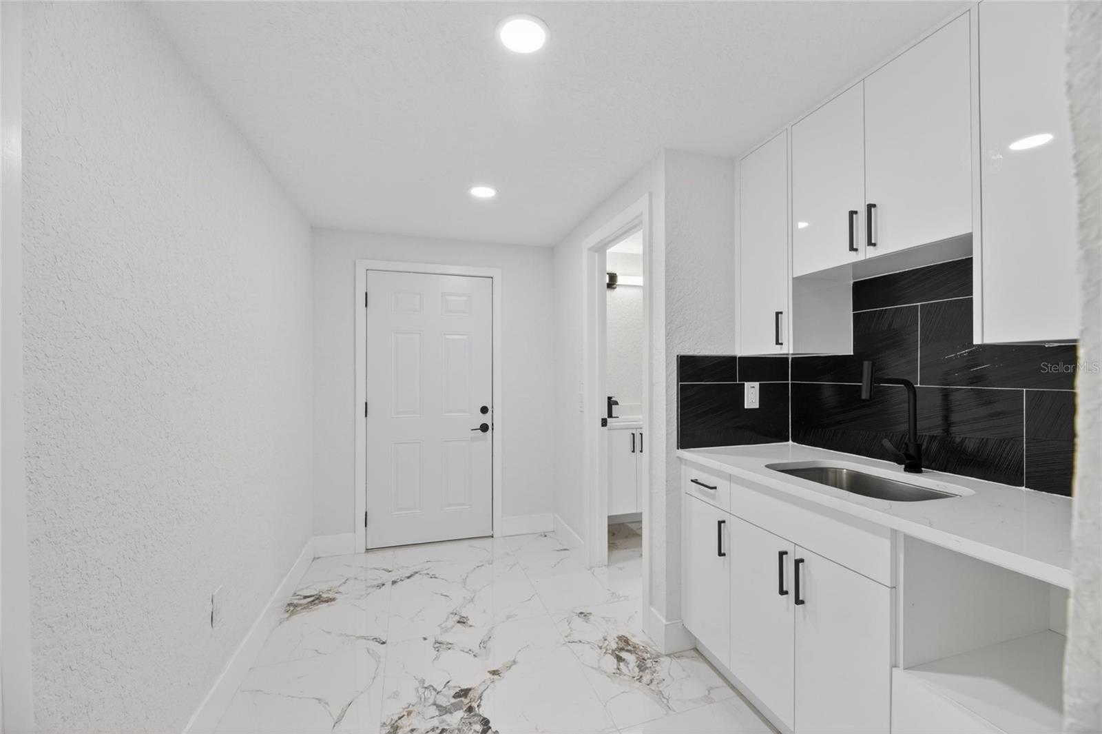 9608 N ASTER AVE, TAMPA, FL, 33612