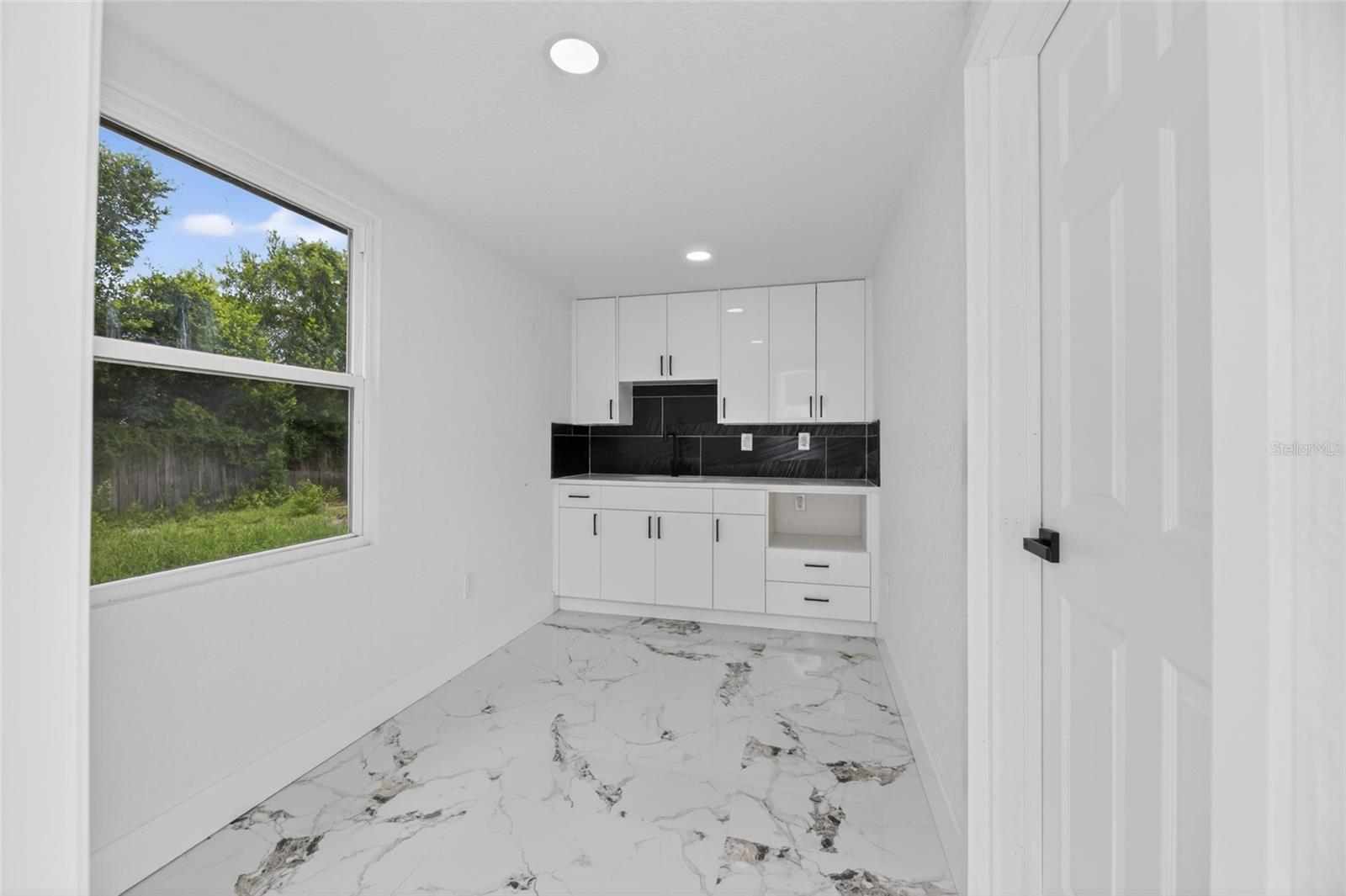 9608 N ASTER AVE, TAMPA, FL, 33612